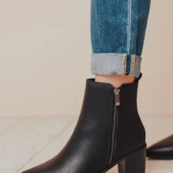 Cindy Zipper Booties Black Shoes