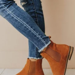 Lucy Avenue Side Stretch Booties Cognac