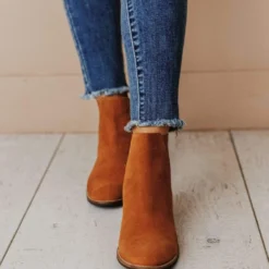 Lucy Avenue Side Stretch Booties Cognac