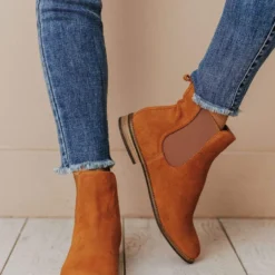 Lucy Avenue Side Stretch Booties Cognac