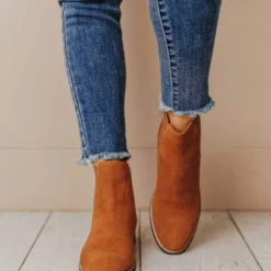 Lucy Avenue Side Stretch Booties Cognac