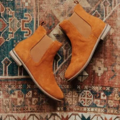 Lucy Avenue Side Stretch Booties Cognac