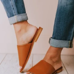 Elio Slip On Sandals Camel