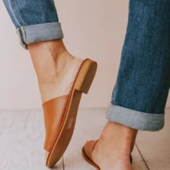 Elio Slip On Sandals Camel