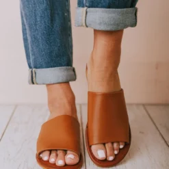 Elio Slip On Sandals Camel