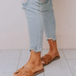 East Lion Shoes Madison Slide Sandal Camel