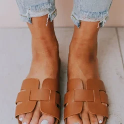 East Lion Shoes Madison Slide Sandal Camel