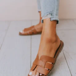 East Lion Shoes Madison Slide Sandal Camel