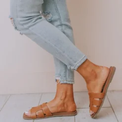 East Lion Shoes Madison Slide Sandal Camel