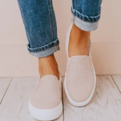 Shoes Perforated Sneakers Mauve