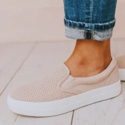 Shoes Perforated Sneakers Mauve