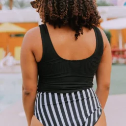 Lucy Avenue Plus Size Dominica Knot Top Black