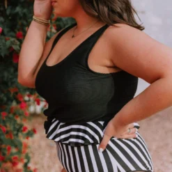 Lucy Avenue Plus Size Dominica Knot Top Black