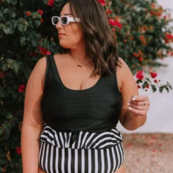 Lucy Avenue Plus Size Dominica Knot Top Black