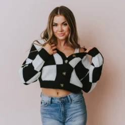 Lucy Avenue Gianna Knit Pullover Black/White