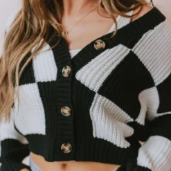 Lucy Avenue Gianna Knit Pullover Black/White